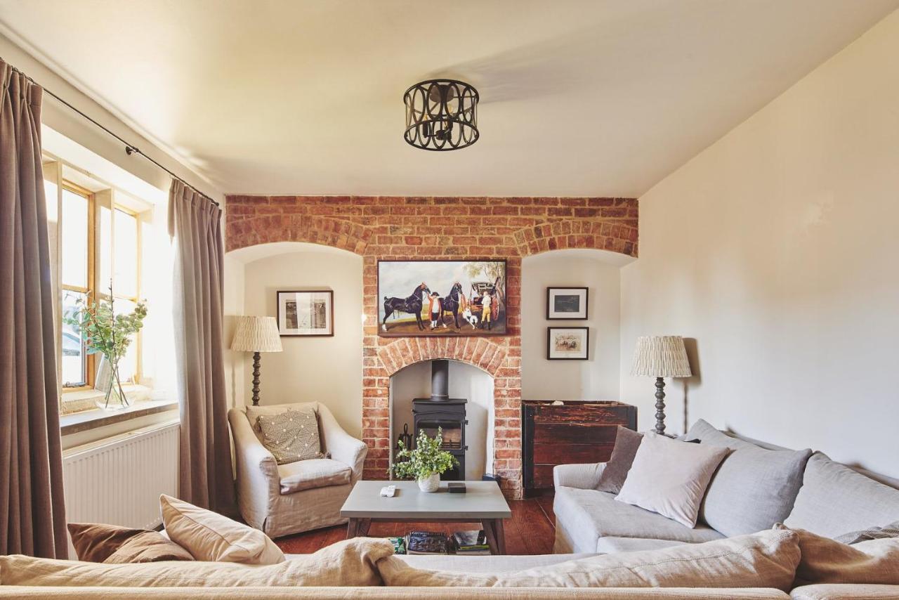 Large Stylish Luxury Cotswold Cottage - Ideal For Families, W/ Ev Charging Andoversford Eksteriør billede