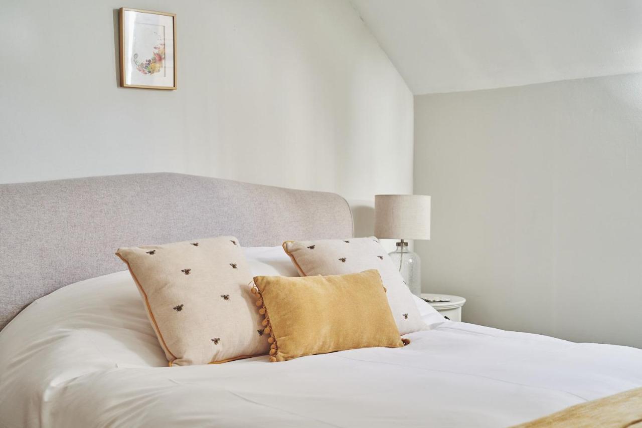Large Stylish Luxury Cotswold Cottage - Ideal For Families, W/ Ev Charging Andoversford Eksteriør billede