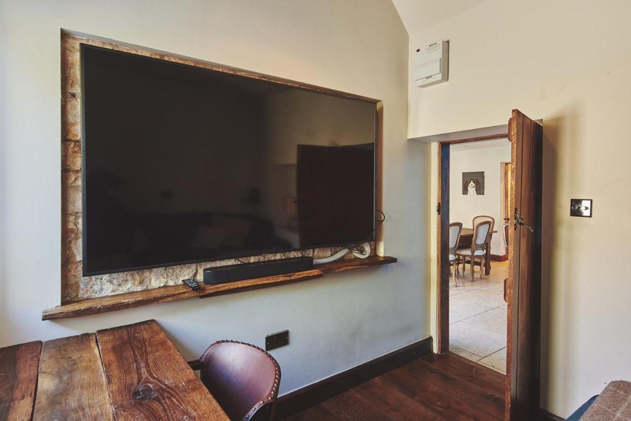 Large Stylish Luxury Cotswold Cottage - Ideal For Families, W/ Ev Charging Andoversford Eksteriør billede