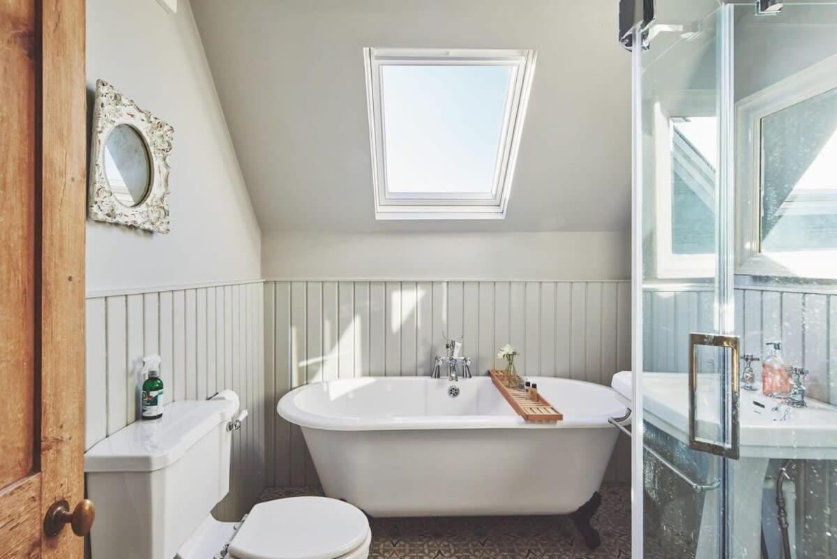 Large Stylish Luxury Cotswold Cottage - Ideal For Families, W/ Ev Charging Andoversford Eksteriør billede