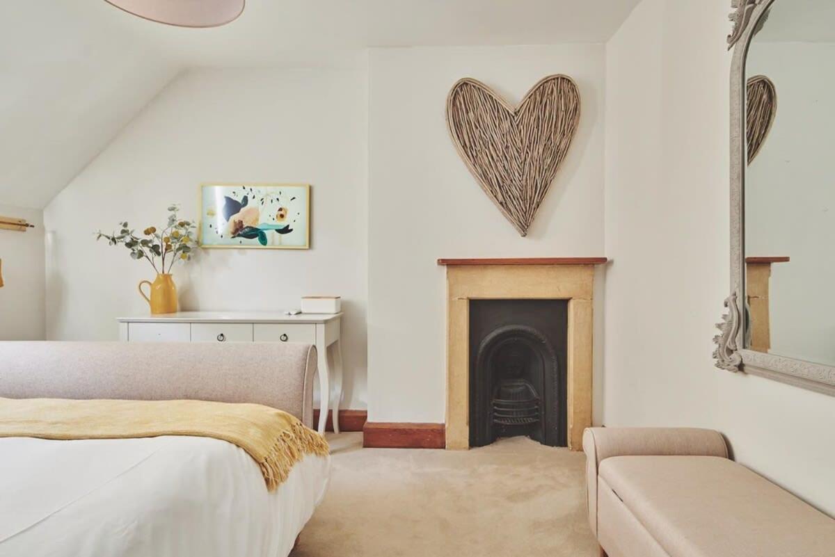Large Stylish Luxury Cotswold Cottage - Ideal For Families, W/ Ev Charging Andoversford Eksteriør billede