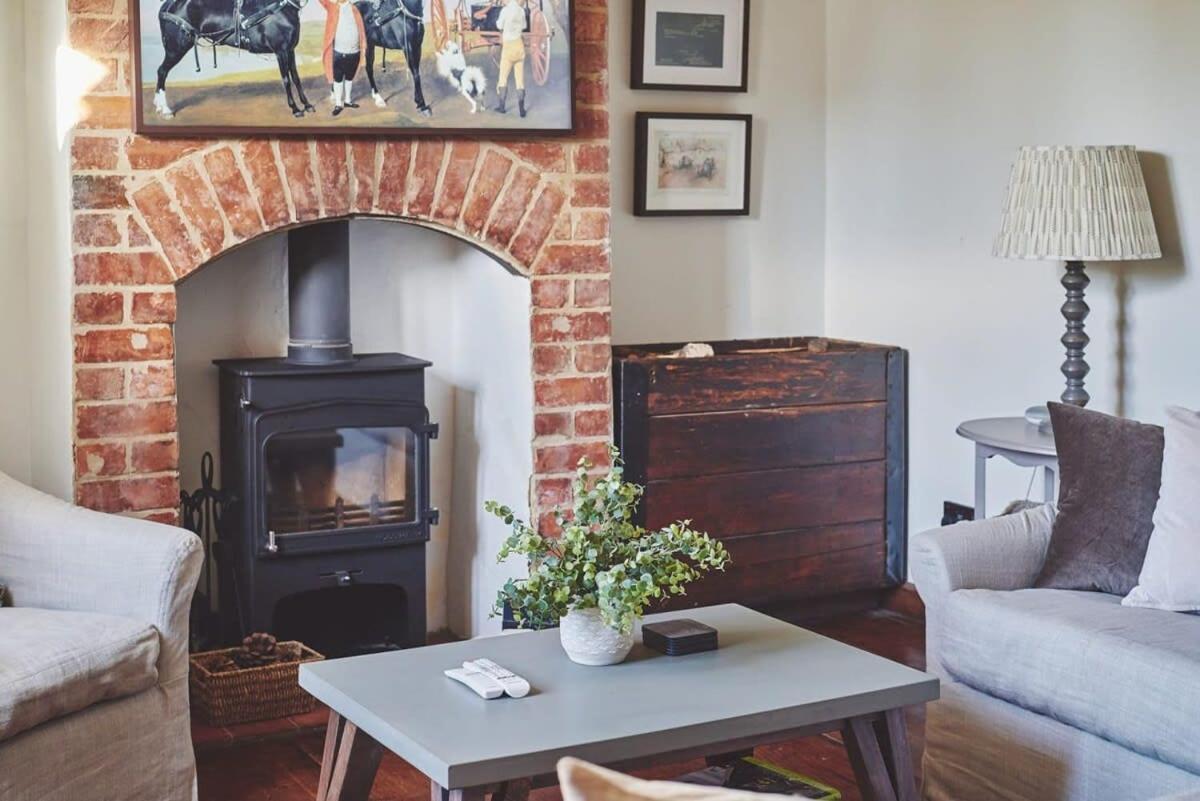 Large Stylish Luxury Cotswold Cottage - Ideal For Families, W/ Ev Charging Andoversford Eksteriør billede