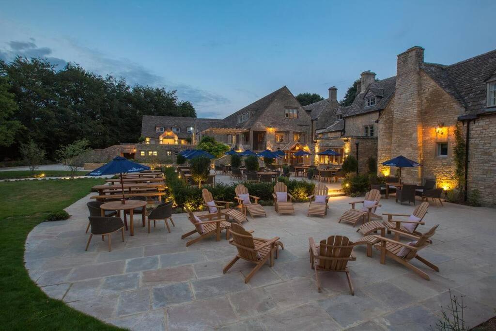 Large Stylish Luxury Cotswold Cottage - Ideal For Families, W/ Ev Charging Andoversford Eksteriør billede