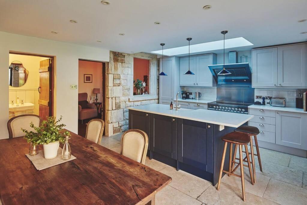 Large Stylish Luxury Cotswold Cottage - Ideal For Families, W/ Ev Charging Andoversford Eksteriør billede